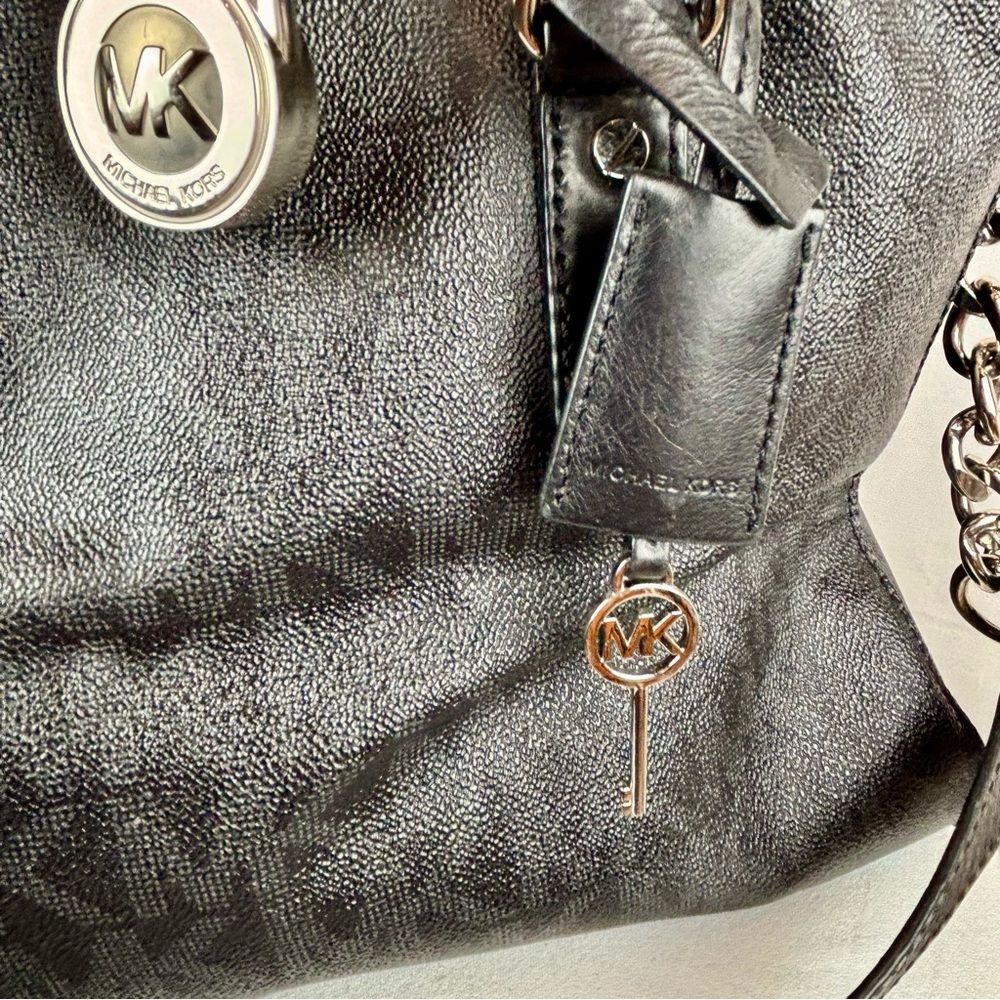 Michael Kors Hamilton Satchel in black saffiano leather - Picture 5 of 14